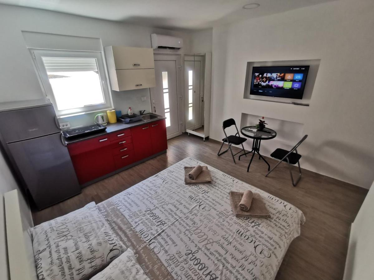 Twins Apartment พูลา ภายนอก รูปภาพ