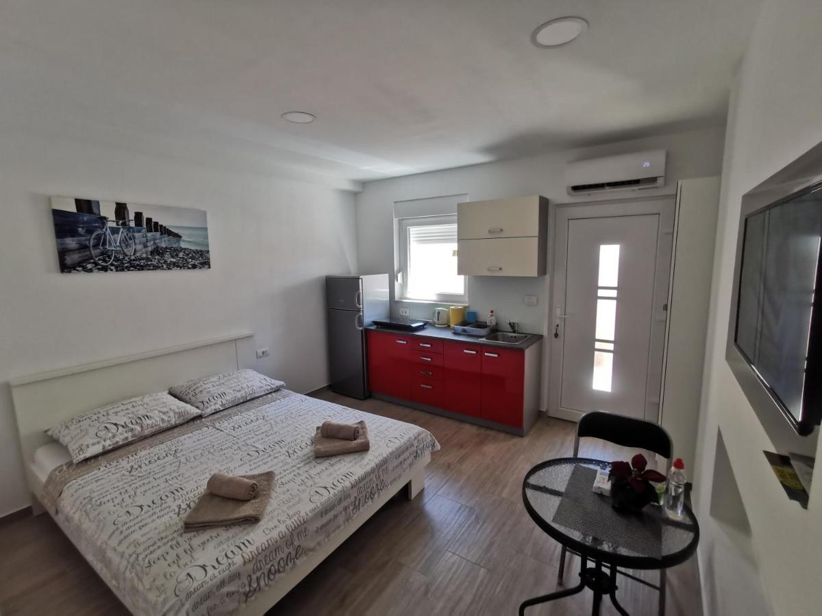 Twins Apartment พูลา ภายนอก รูปภาพ